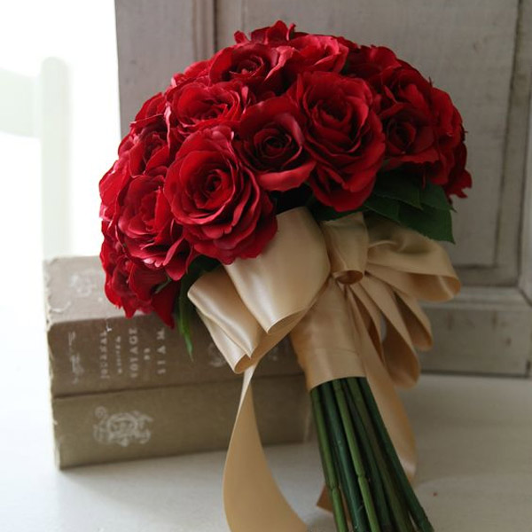 bó hoa cưới hồng đỏ