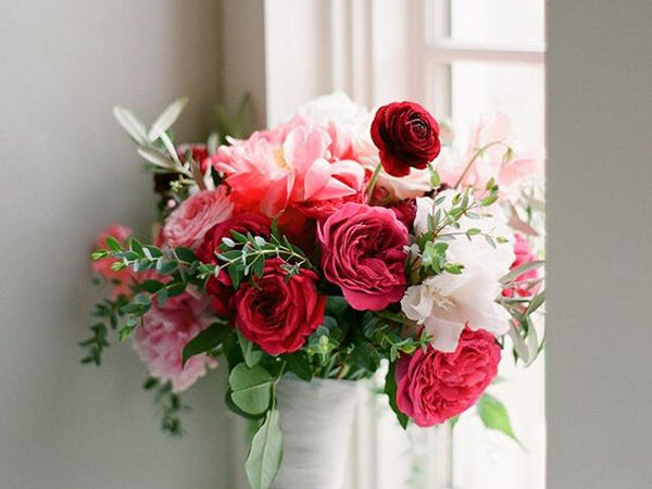Lựa chọn mẫu hoa cưới hồng đỏ nào phù hợp nhất với bạn?