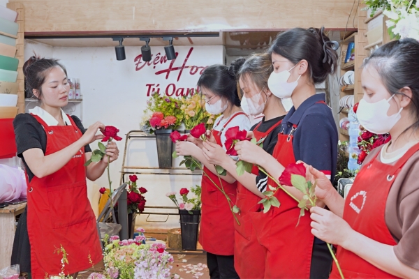 Dạy Cắm Hoa Cổng Cưới Chuyên Nghiệp: Bí Quyết Thành Công Từ A-Z