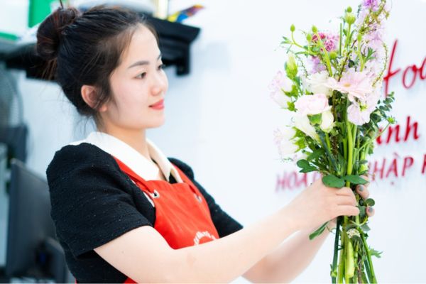 Hoa Linh Lan Hợp Mệnh Gì? Giải Mã Chi Tiết Từ Chuyên Gia Phong Thủy