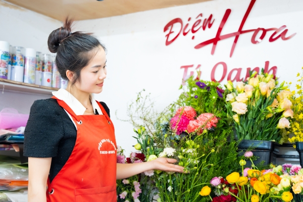 Dạy Cắm Hoa Thanh Liễu: Bí Quyết Chuyên Sâu Từ Điện Hoa Tú Oanh