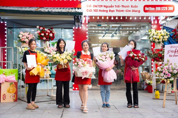 Dạy Cắm Hoa Thanh Liễu: Bí Quyết Chuyên Sâu Từ Điện Hoa Tú Oanh
