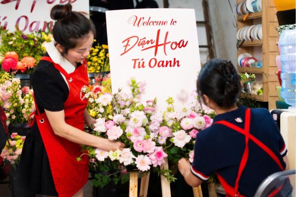 Dạy Cắm Hoa Tuyết Mai: Bí Quyết Tạo Nên Vẻ Đẹp Thanh Khiết