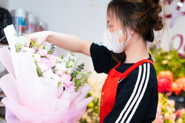 Học Cắm Hoa Có Khó Không? Bí Quyết Cho Người Mới Bắt Đầu